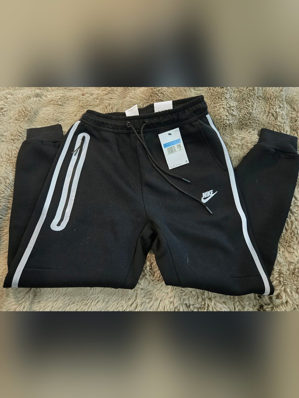 NWT Nike Men’s/ Unisex Tech Fleece Joggers Sweatpants Black/White M